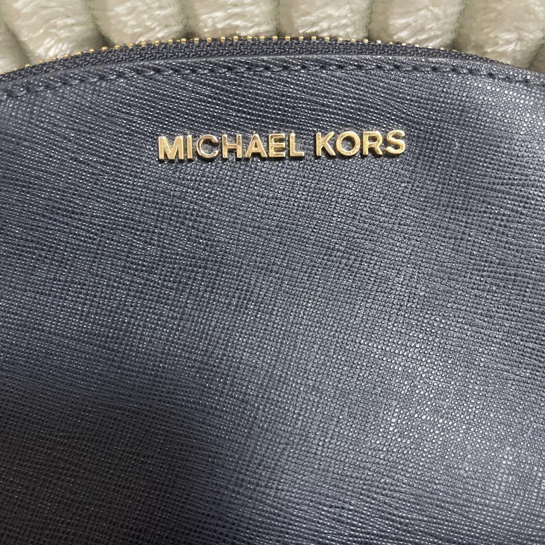 MICHAEL KORS ネイビー ラウンドポーチ MICHAEL KORS ネイビー ラウンドポーチ