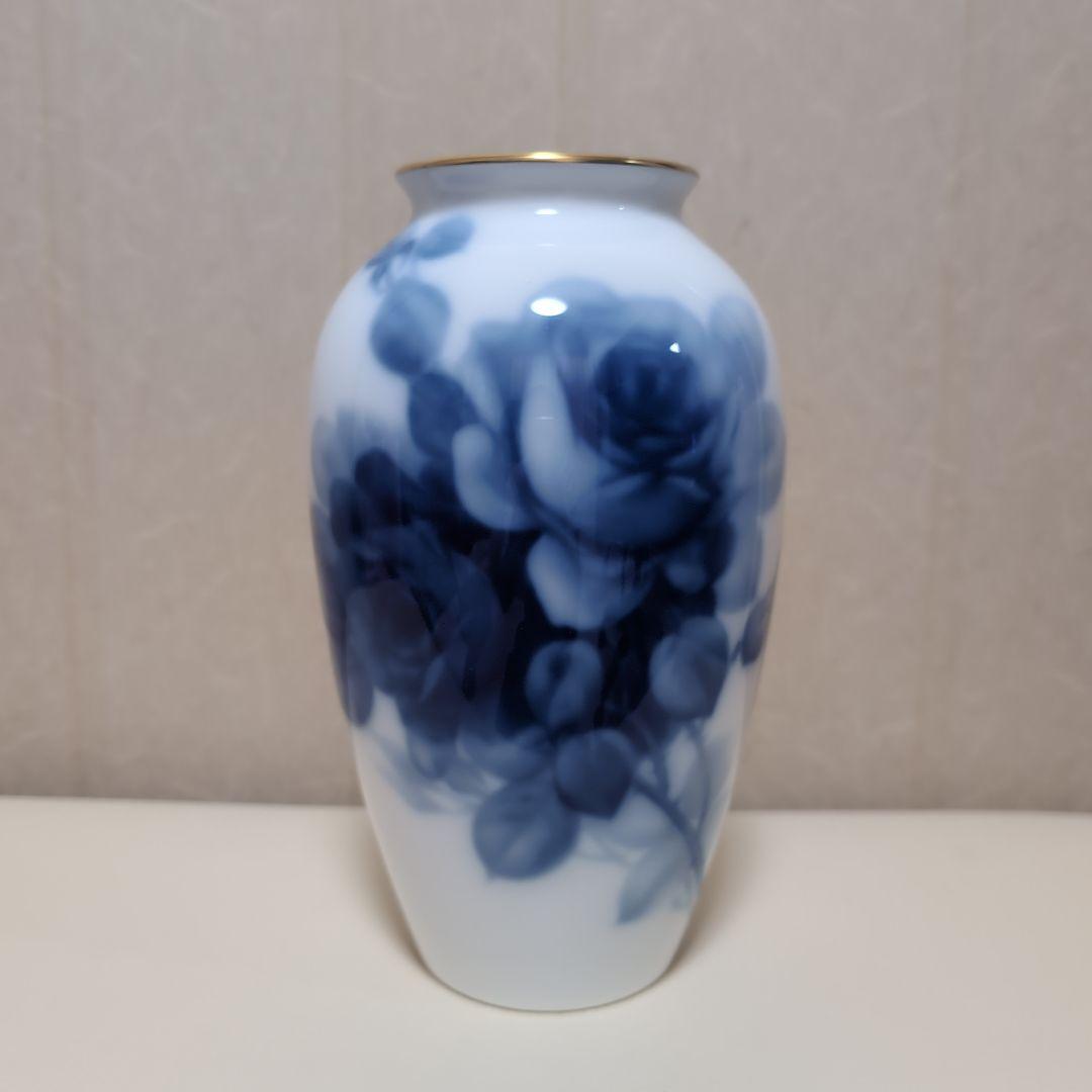 大倉陶園　ブルーローズ 花瓶　　　　　　　　　　フラワーベース　金彩　(中古品) 大倉陶園ブルーローズ花瓶金彩 フラワースタンド - メルカリ