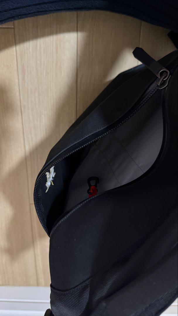Arc'teryx ブラック ショルダーバッグ