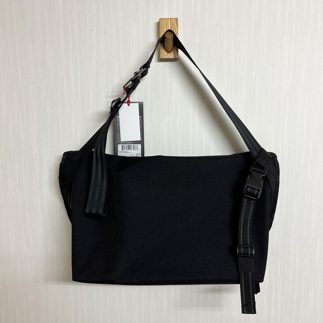 バッグ CHROME SIMPLE MESSENGER BLACK