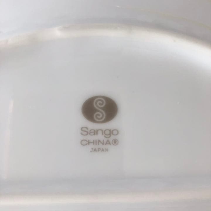 メルカリ ディズニー ミッキーマウス ドナルドダック 金縁 クリスマスディナー プレート 食器 800 中古や未使用のフリマ