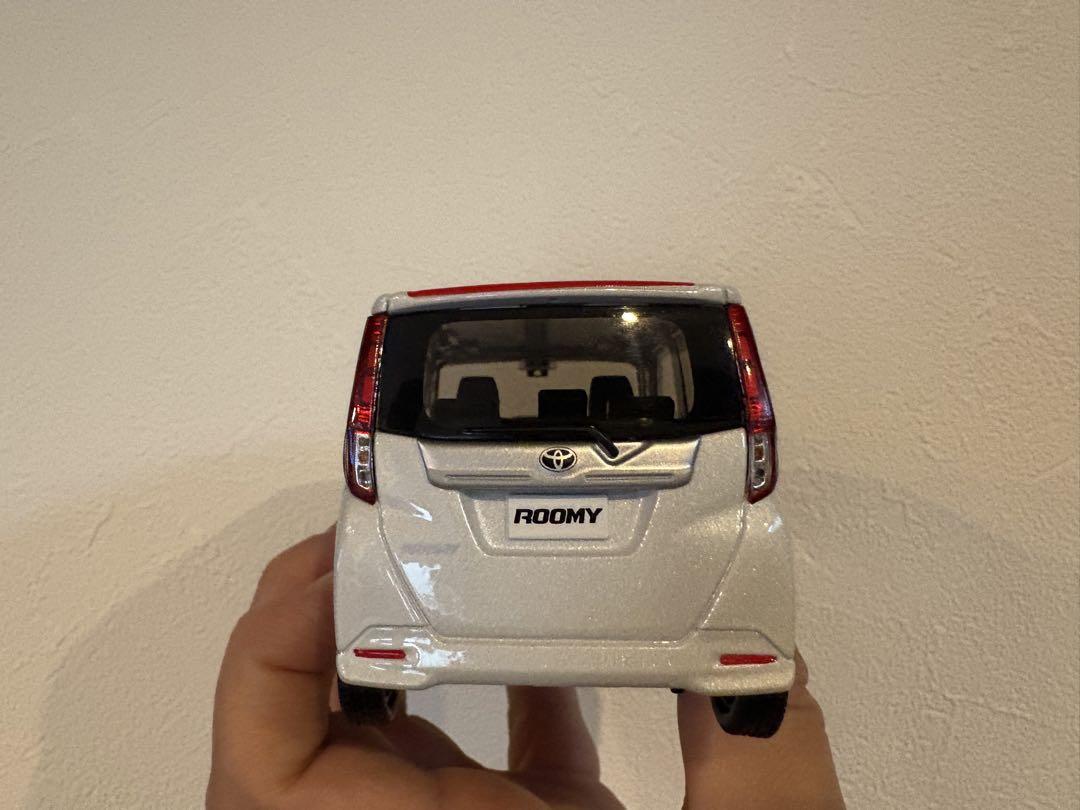 【値下げ】ROOMY ミニカー 1/64 スケール 箱付き