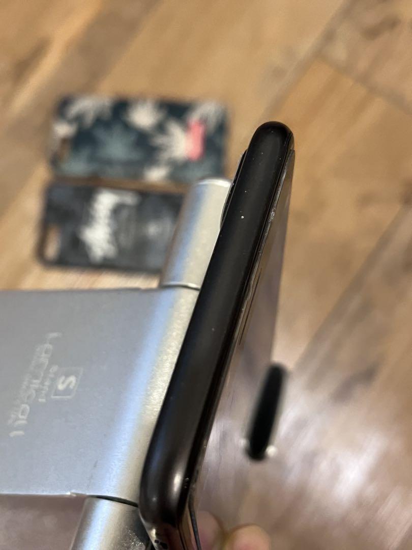 iPhone8plus 64G オマケでケース付き - メルカリ