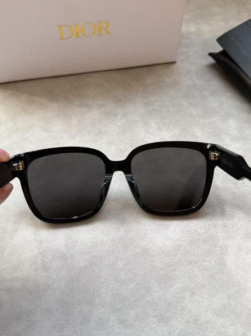 モデル ディオール 黒色 スクエア型 サングラス