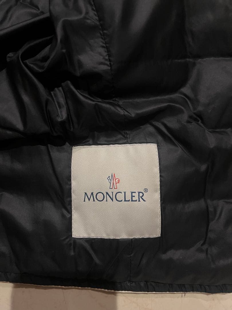 モンクレール ライトダウン ノーカラー パイピング サイズ1 ネイビー 白 モンクレール ライトダウン ノーカラー パイピング サイズ1 ネイビー 白