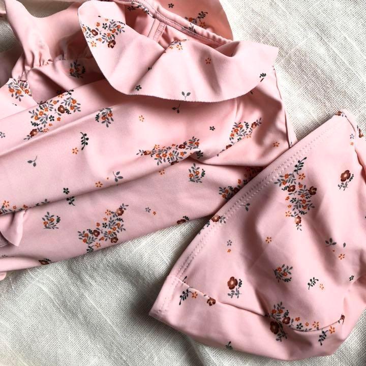 新品】 ベビー キッズ 花柄 ラッシュガード 長袖 フリル水着 女の子 90 - メルカリ 新品】 ベビー キッズ 花柄 ラッシュガード 長袖 フリル水着 女の子 90 - メルカリ