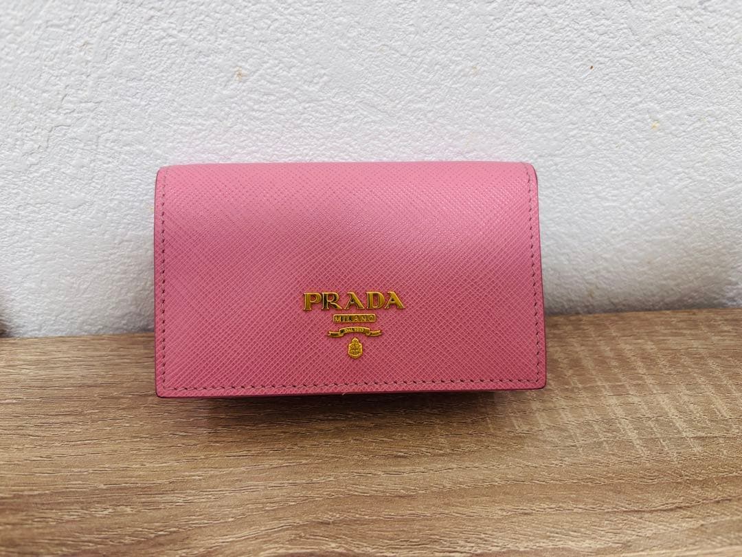 PRADA ピンク サフィアーノレザー 名刺入れ