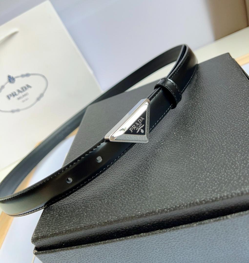 PRADA ブラックレザーベルト