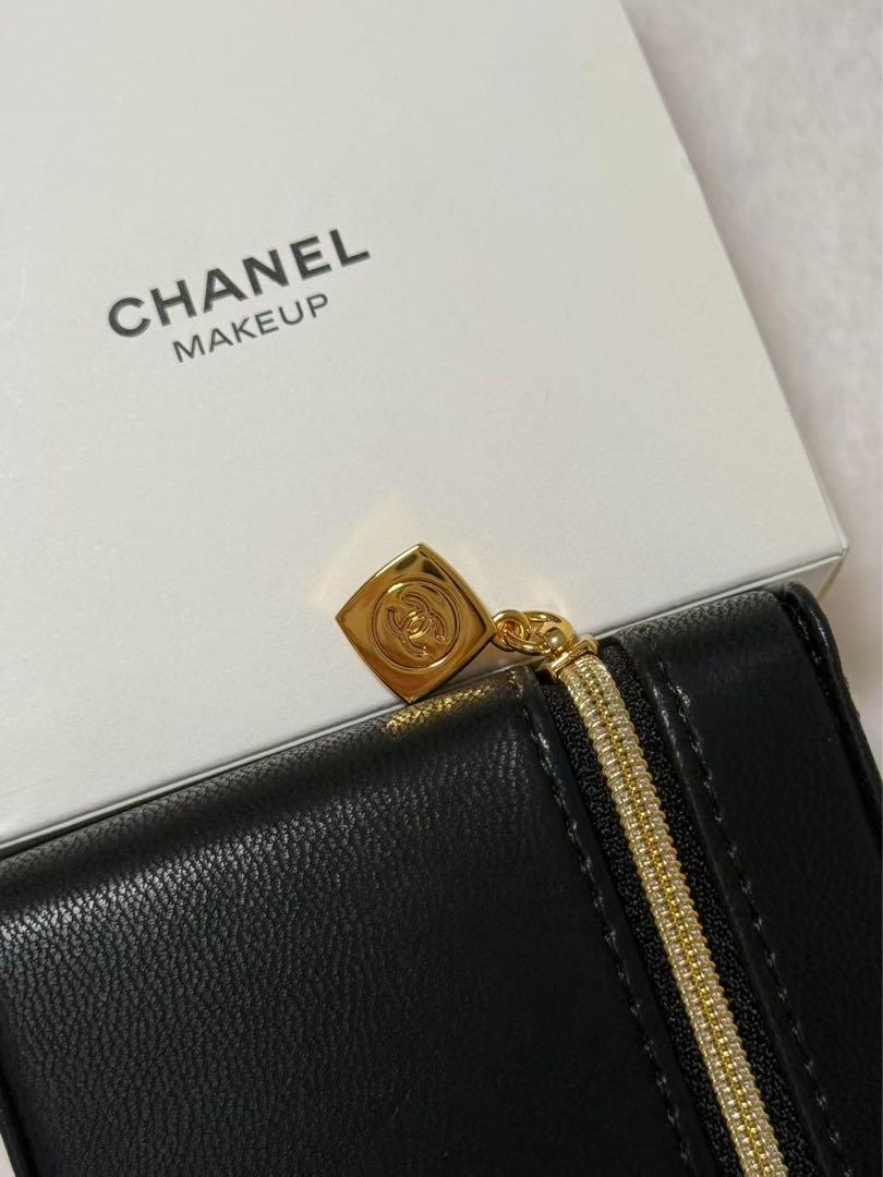 CHANEL 黒 レザー ボックス型ポーチ