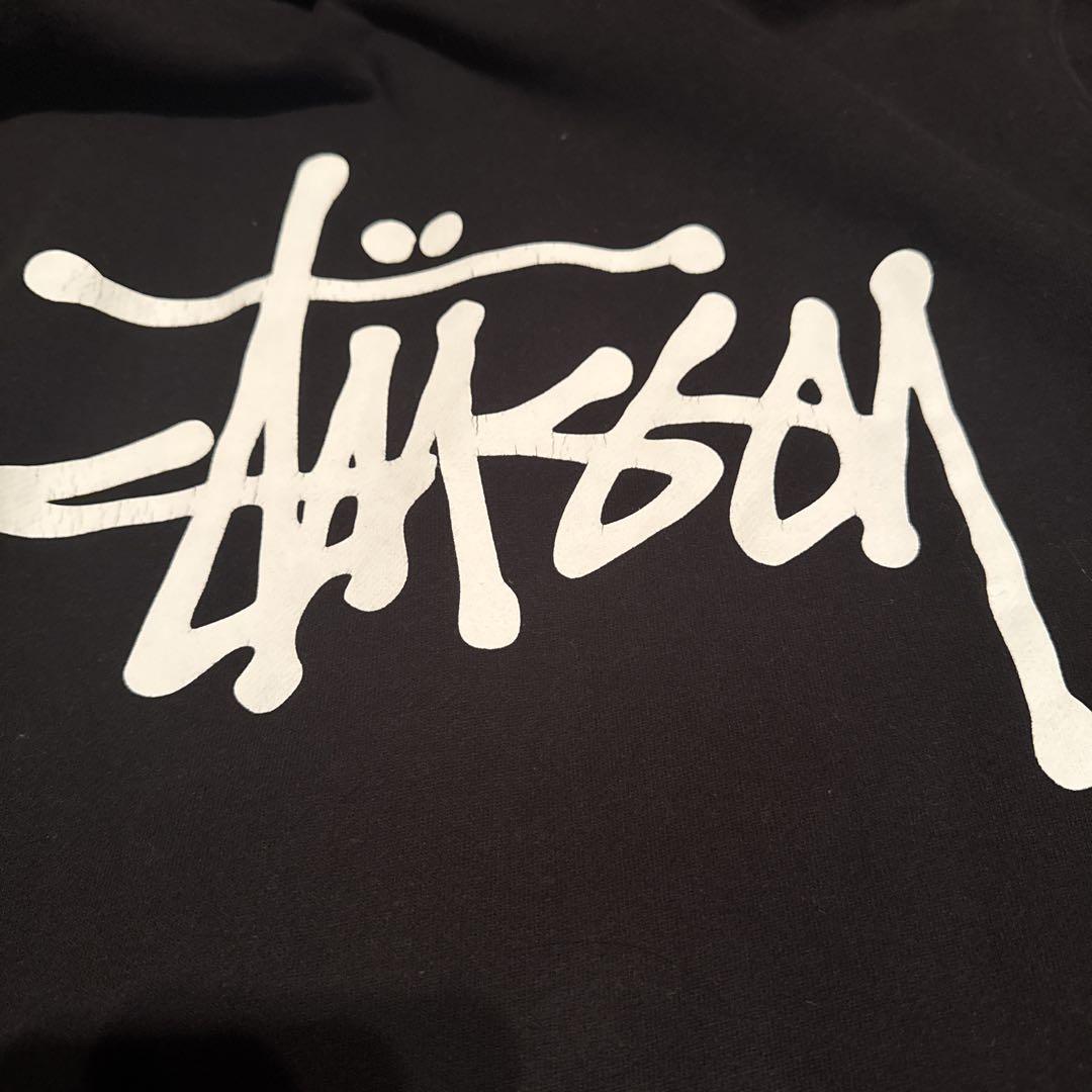STUSSYブラック フード付きパーカー