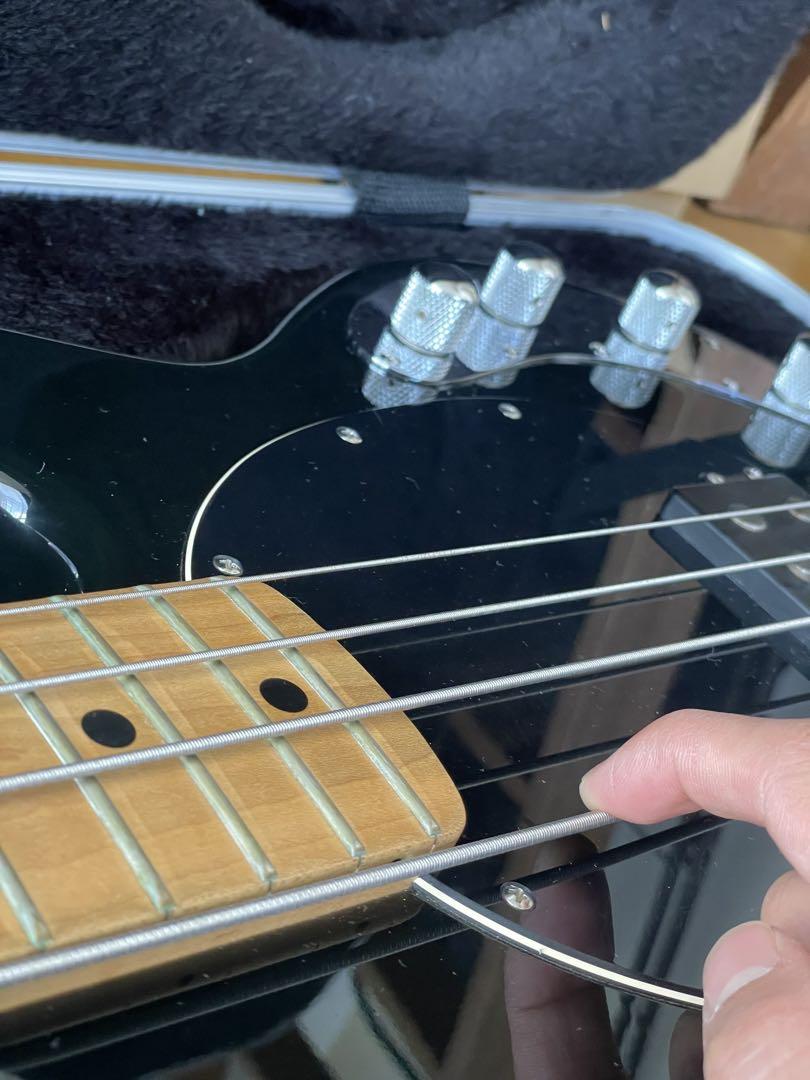 2010年製USA Music Man StingRay4 純正ハードケース付