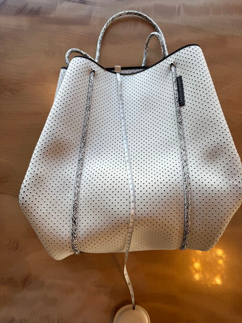 美品!STATE OF ESCAPE ホワイトトートバッグ 美品!STATE OF ESCAPE ホワイトトートバッグ