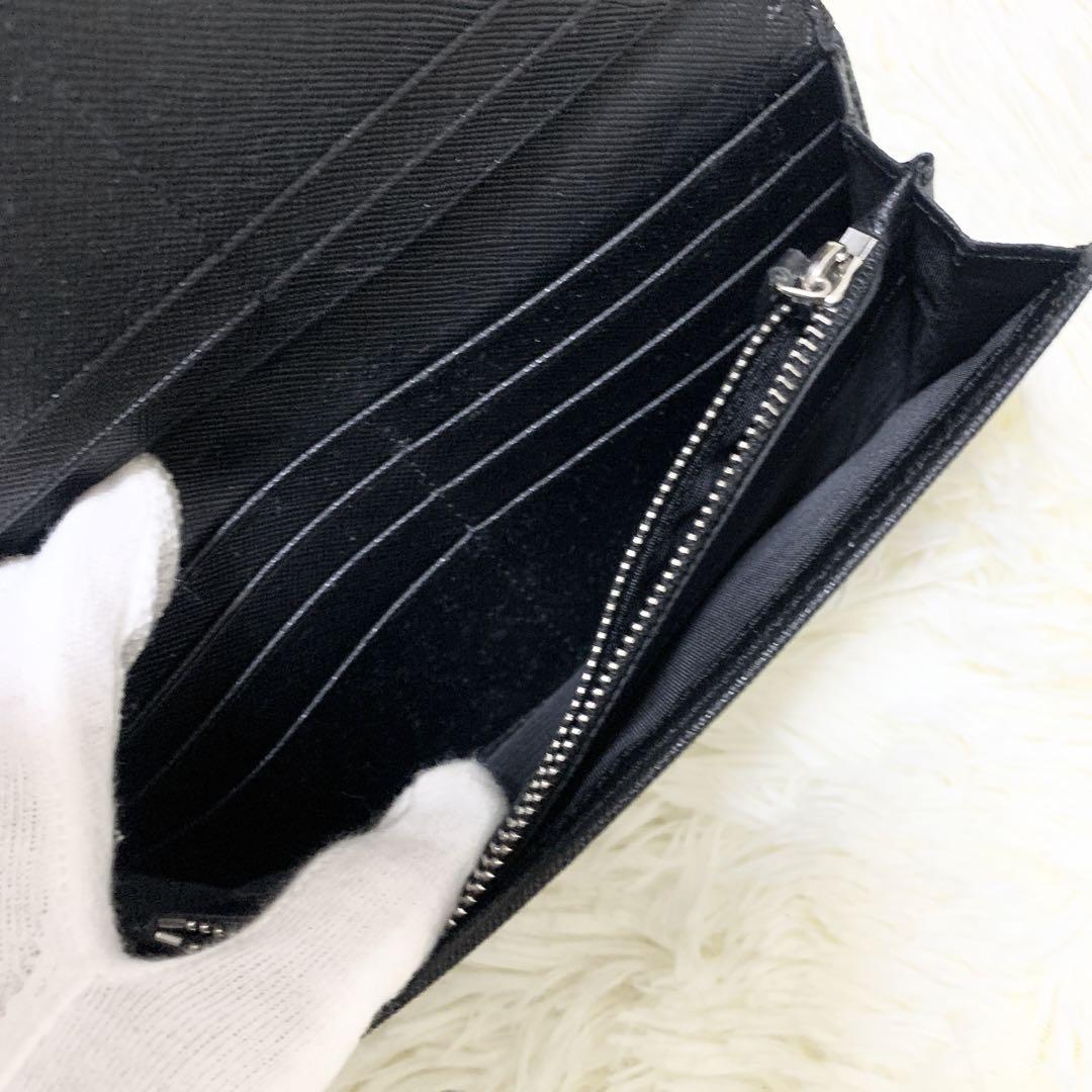 【美品✨】プラダ　二つ折り長財布　金ロゴ レザー 黒