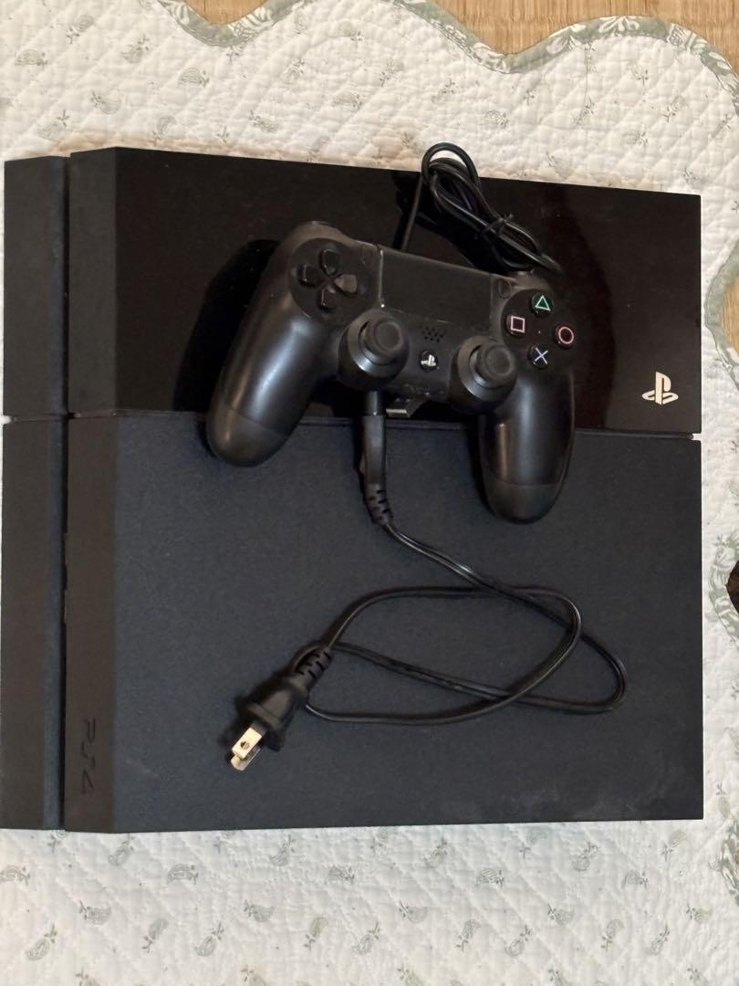 PlayStation 4 本体 + コントローラー + ケーブル