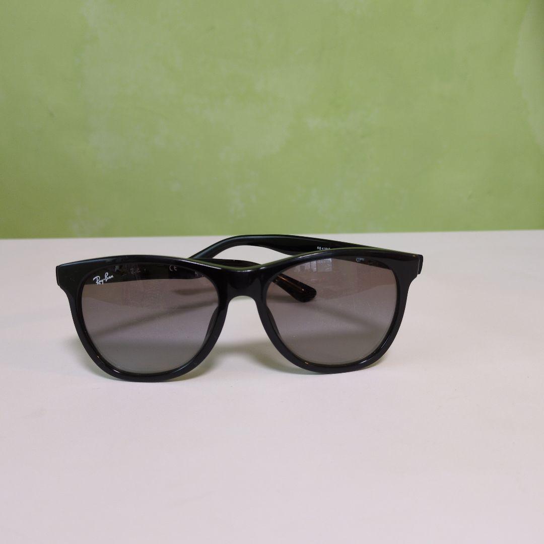 Ray-Ban ブラック サングラス ウェリントンスタイル Ray-Ban ブラック サングラス ウェリントン型 RB4184F - メルカリ