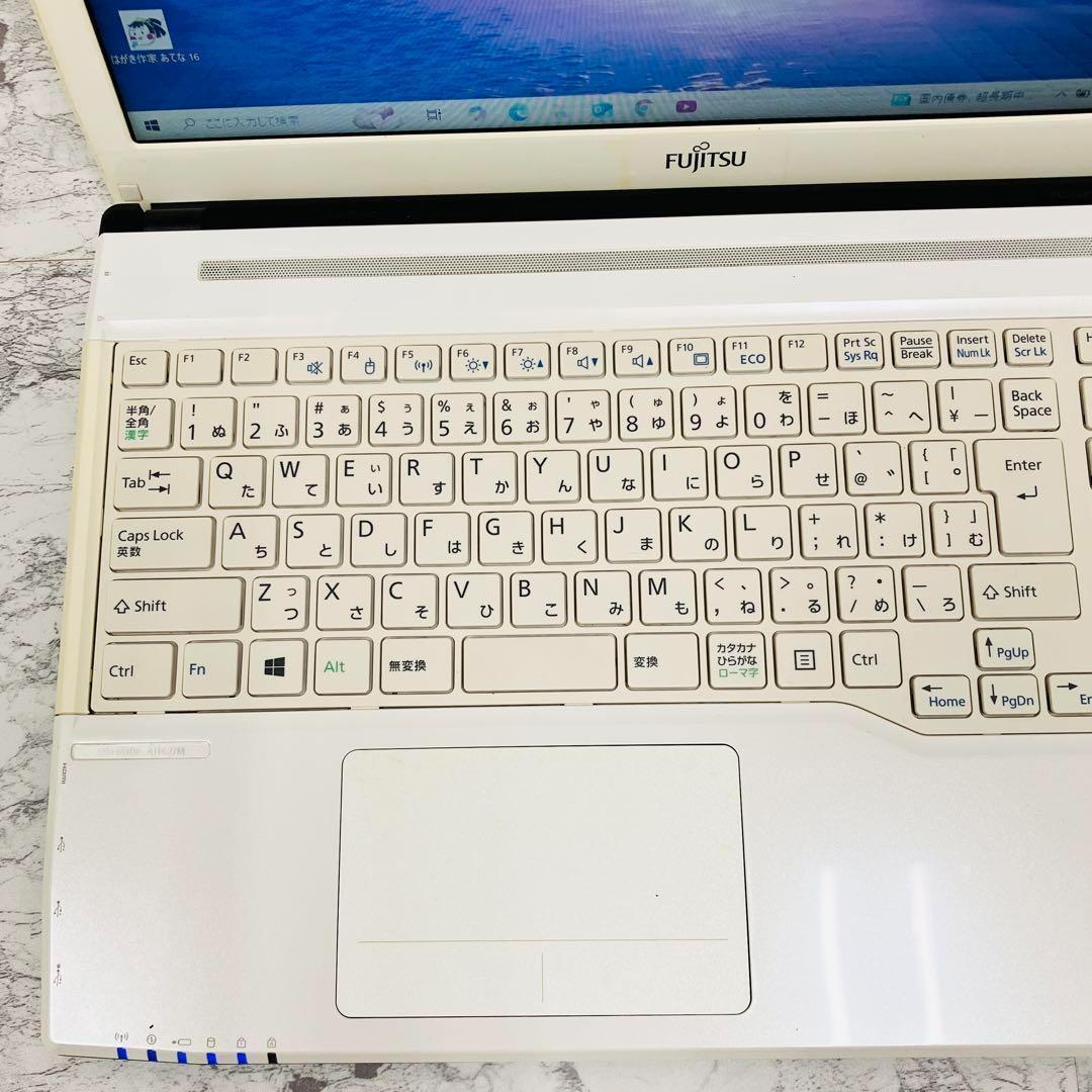 ✨すぐ使える薄型 ノートパソコン✨Windows10 カメラ付き 白 富士通