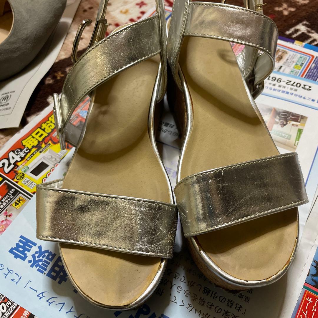 シルバー コンフォートサンダル ストラップ付き