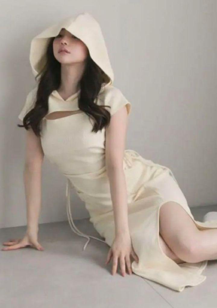 andmary フード付きイエローワンピース