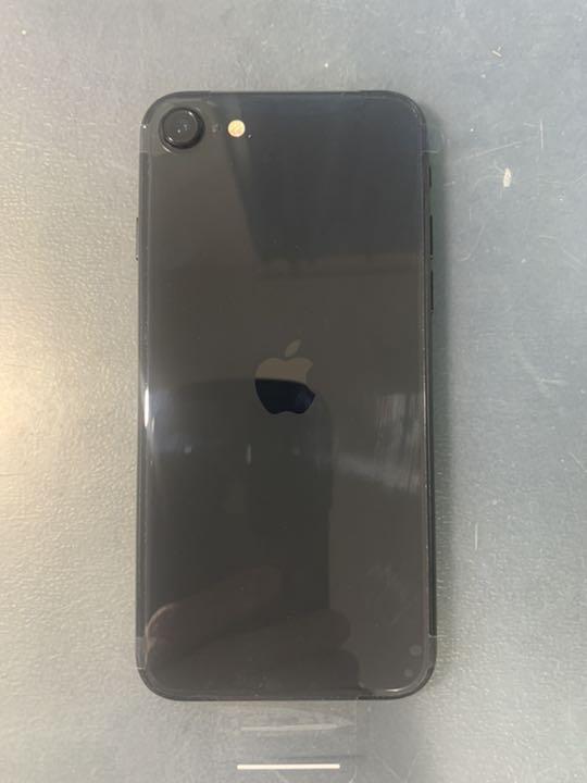 お得大特価┘ iPhone SE2 64GB ブラック SIM解除済 美品 AlUFw-m52555578730 SE 第2世代 超特価