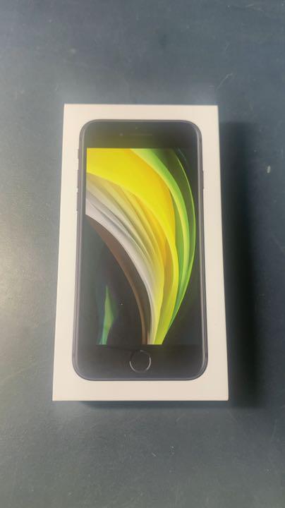 お得大特価┘ iPhone SE2 64GB ブラック SIM解除済 美品 AlUFw-m52555578730 SE 第2世代 超特価