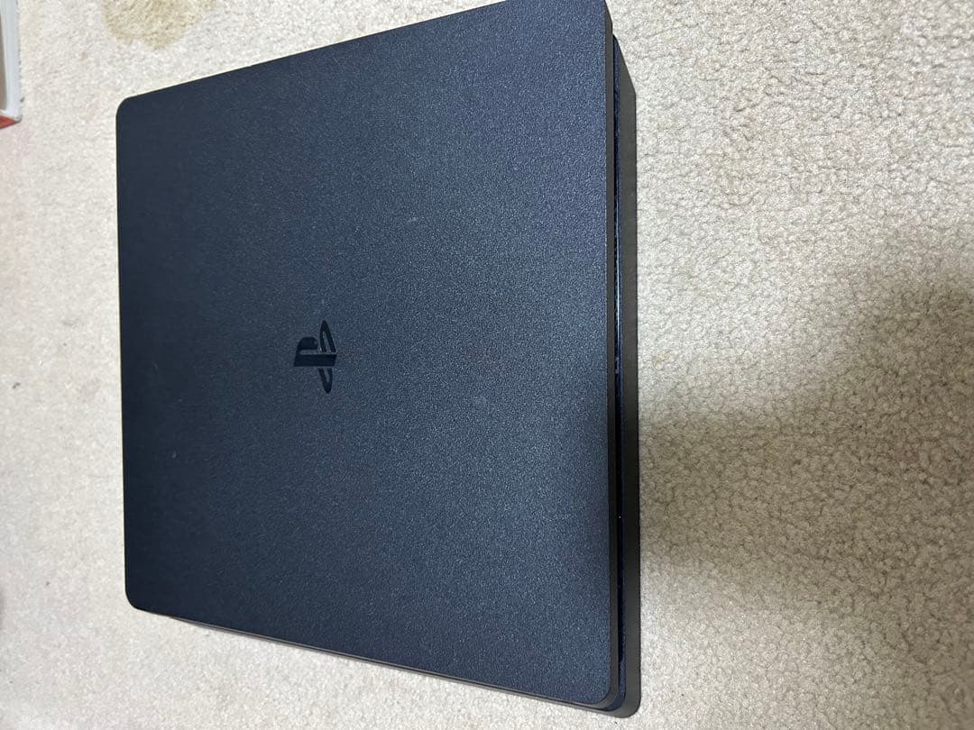 PlayStation 4 本体 コントローラー付き ゲーム2個付き目立った傷や汚れなし UP786_INFO