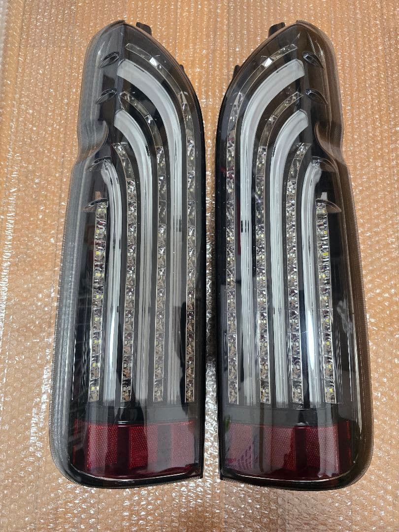 415 コブラ　ハイエース 200系 　テールランプ