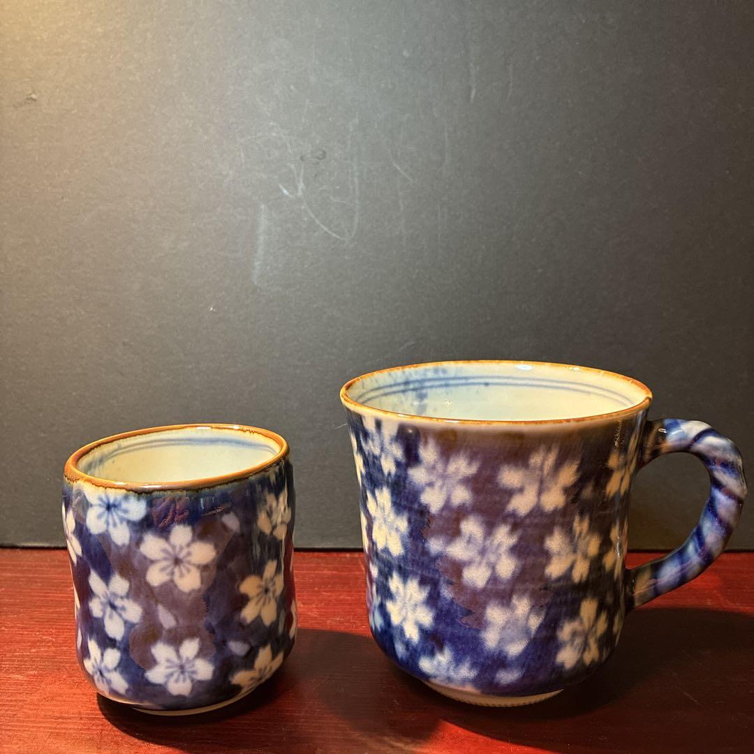 有田焼　福泉窯 青と白の桜模様 マグカップセット