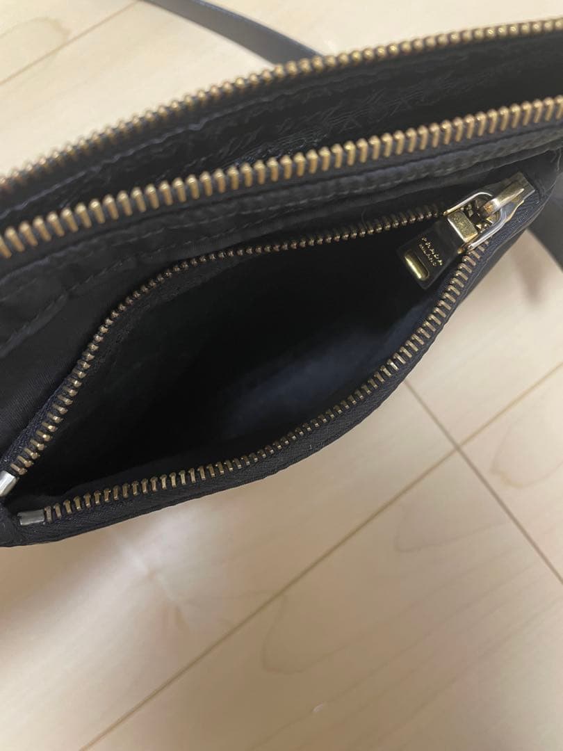 プラダ ショルダーバッグ 2way メタルロゴ ナイロン レザー 黒