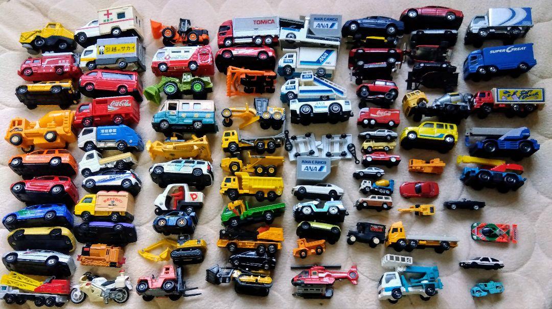 ミニカー　トミカ　88台　専用ケース入り　パーキングケース