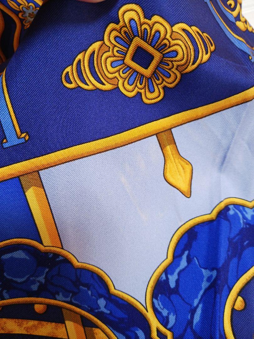 HERMÈS シルクスカーフ