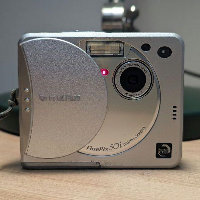 FUJIFILM FinePix 50i デジタルカメラ