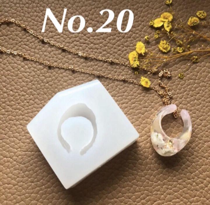 No.20 ¥950 大ぶりイヤーカフ　シリコンモールド