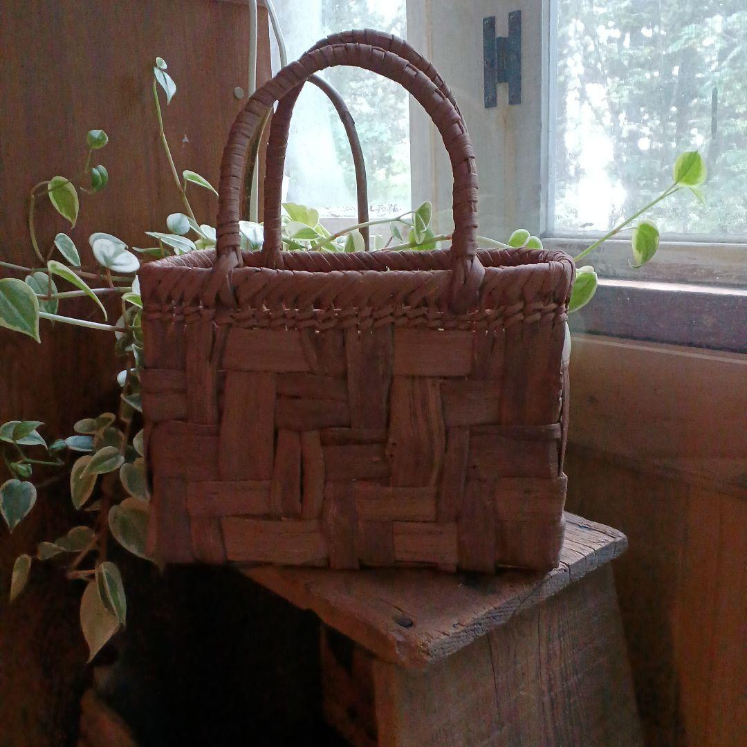 小さい国産山葡萄かご