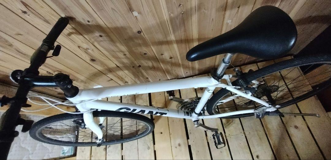 上腕二頭筋　　GIANT　ESCAPE R3 　エスケープ　S　白
