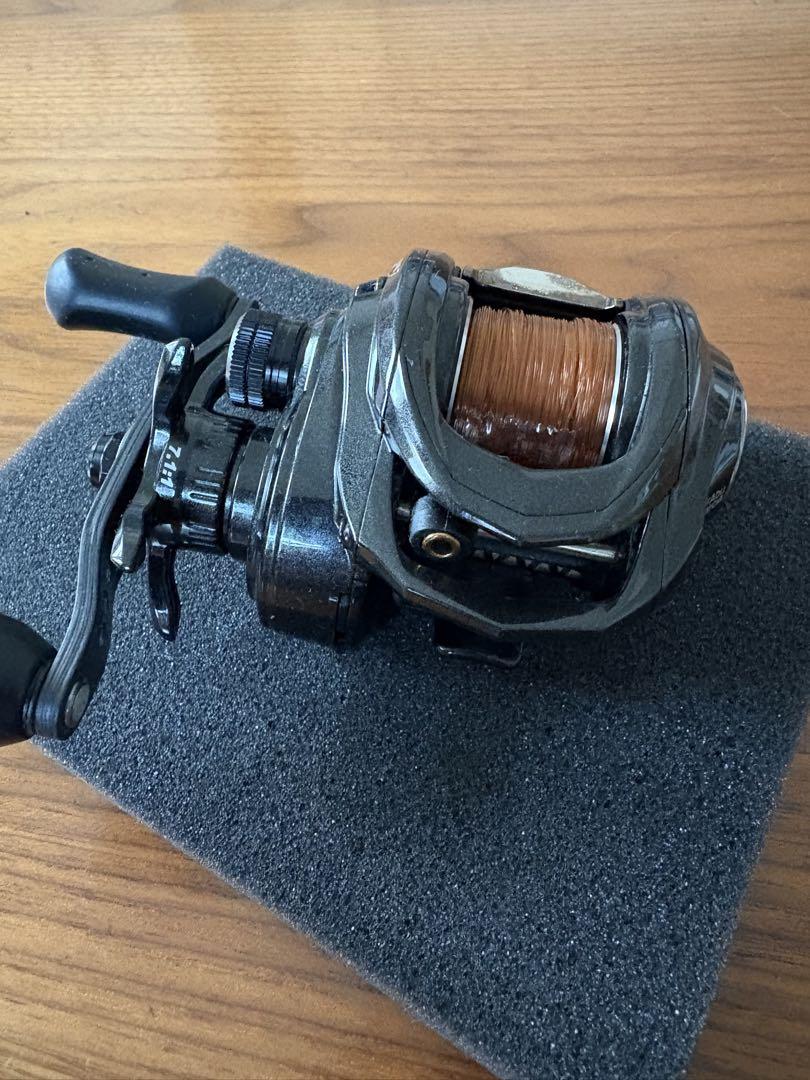 Abu Garcia ROXANI 7 ベイトリール