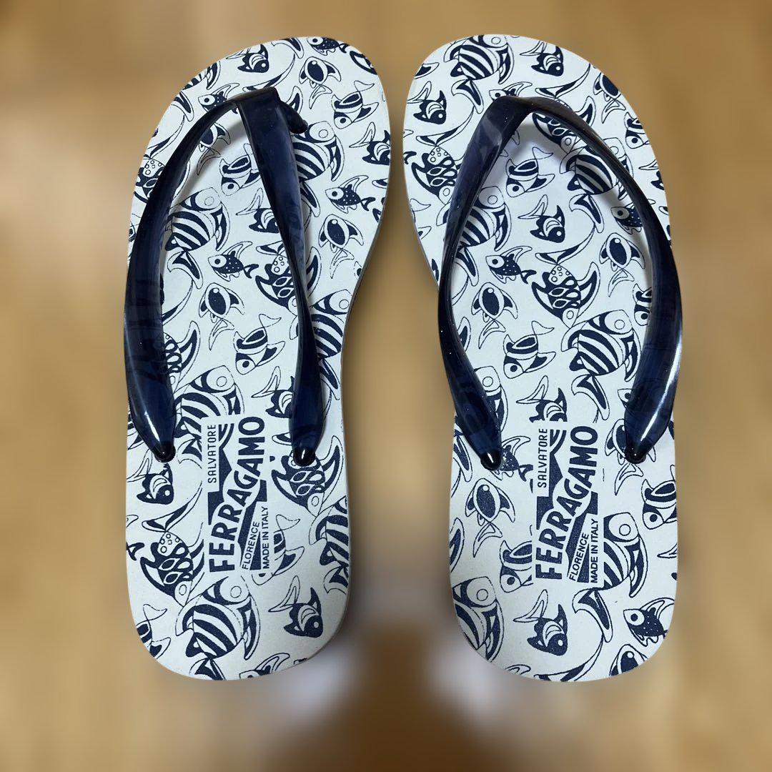 FERRAGAMO 魚イラスト トングサンダル
