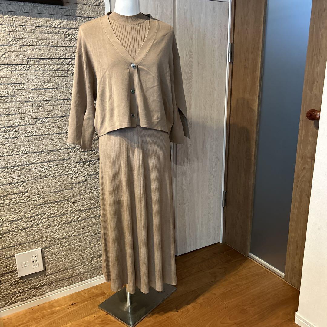 CLOCHE 新品　ノースリーブワンピ&袖スリットカーディガンセットアップ