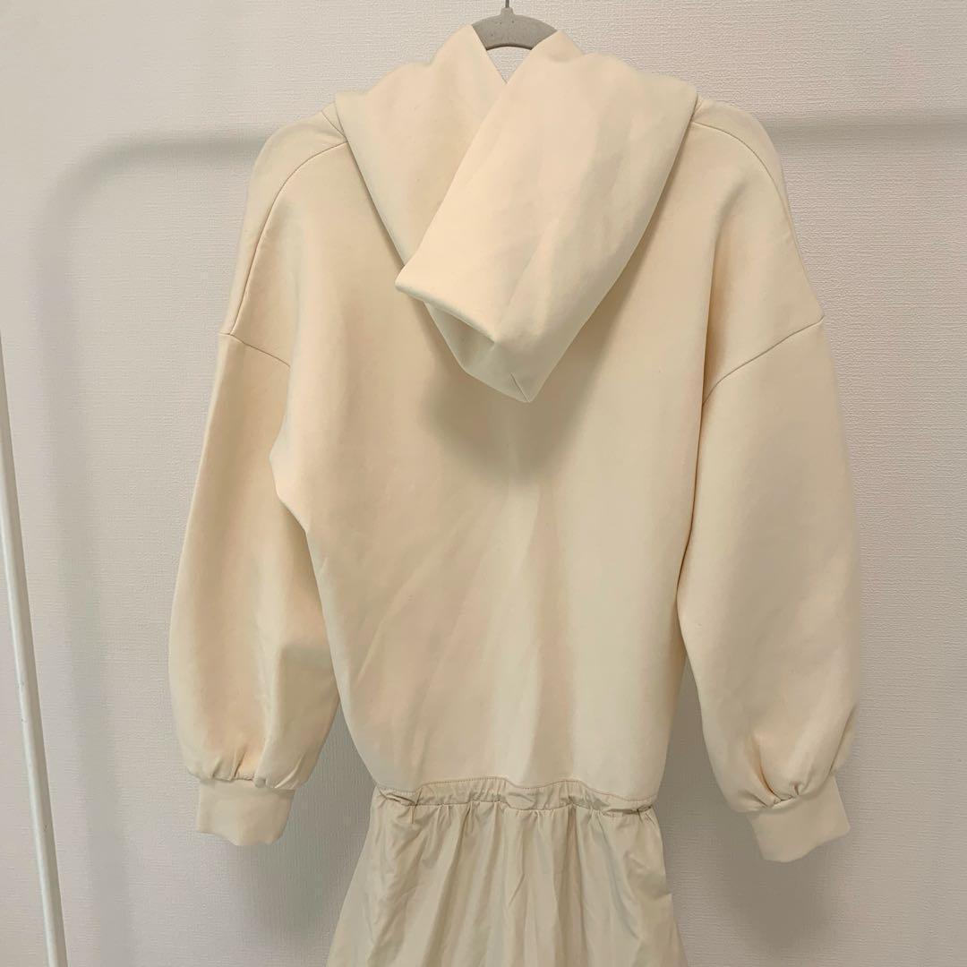 【人気商品】emmi atelier フーディードッキングワンピース