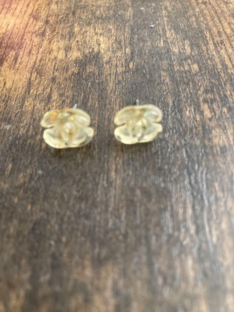 CHANEL クリアピアス