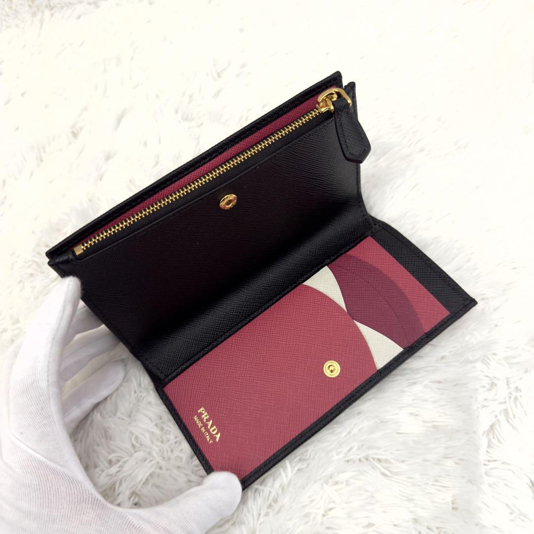 PRADA プラダ