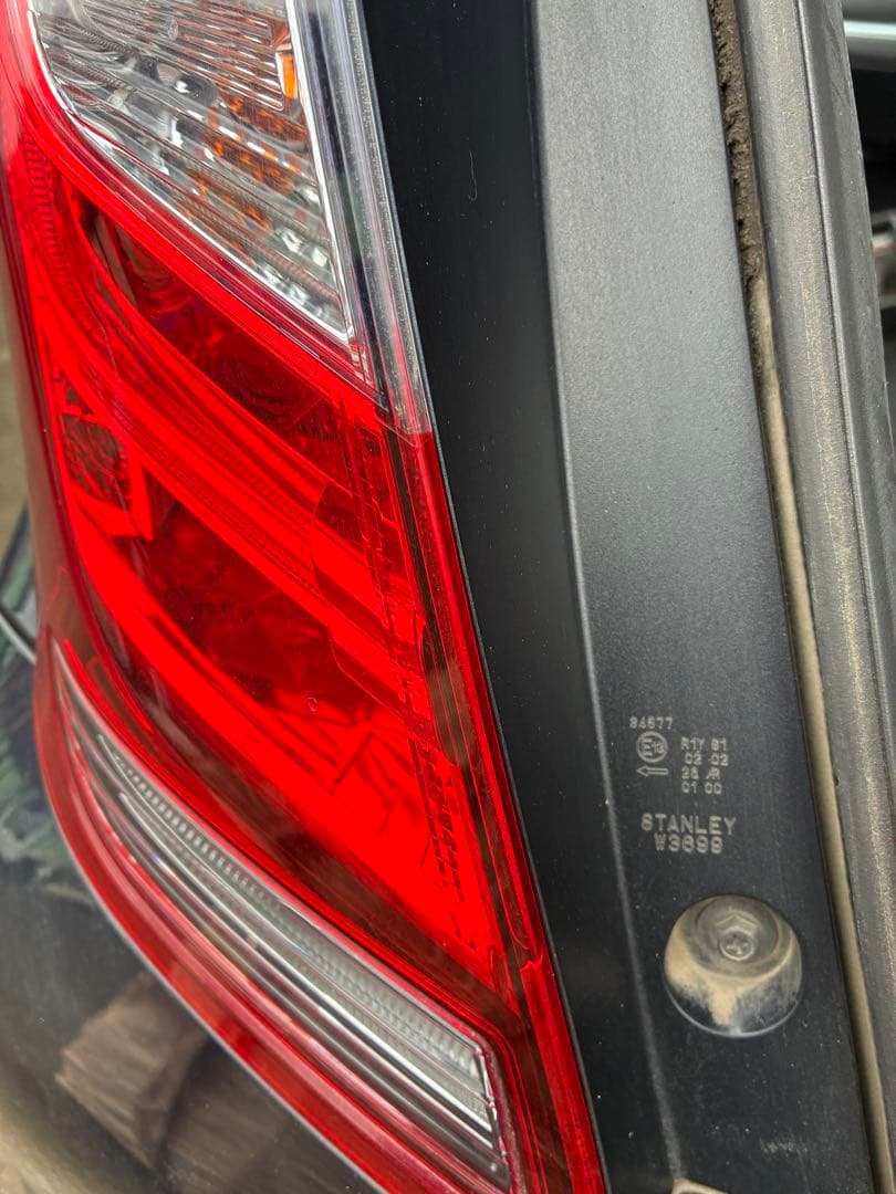 一流の素材、 完璧な品質。 テールランプ GP5 HONDA FIT HYBRID L R SET目立った傷や汚れなし