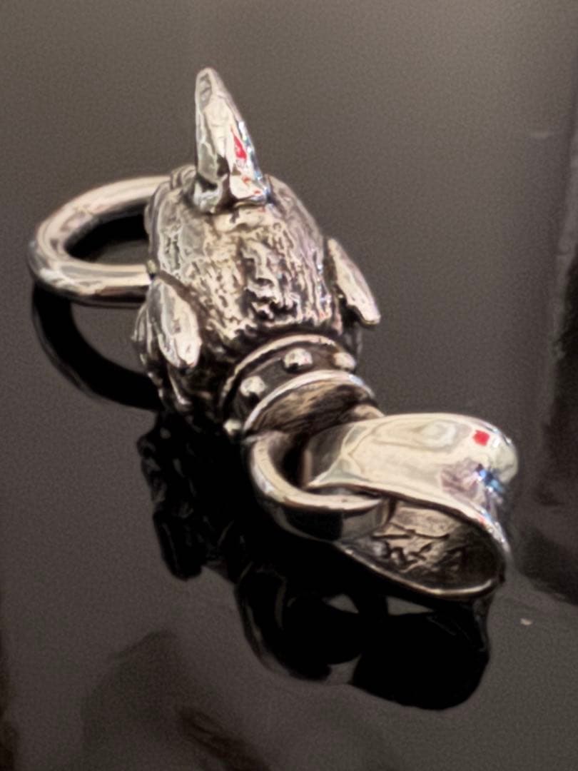 MEDIUM SABOR TOOTH PENDANT WITH 1 HORN MEDIUM SABOR TOOTH PENDANT WITH 1 HORN