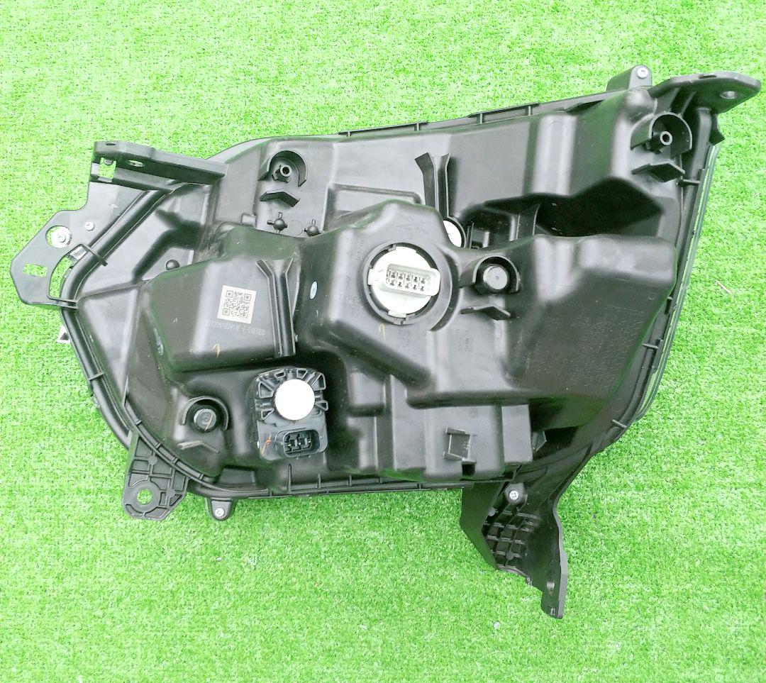 美品　エヌボックス　ホンダ　N-BOX JF3 純正　右ヘッドライト　ランプ