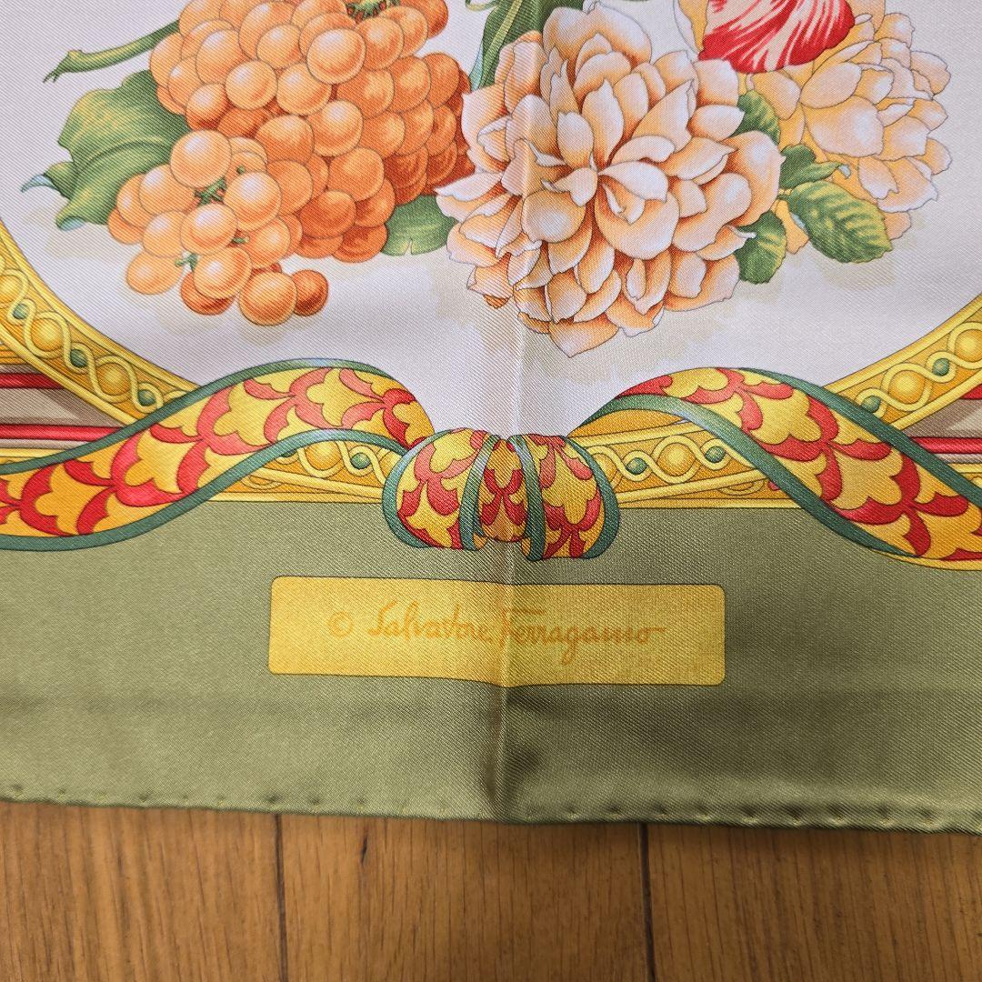 未使用 サルヴァトーレフェラガモ Ferragamoスカーフ 鳥 花 シルク