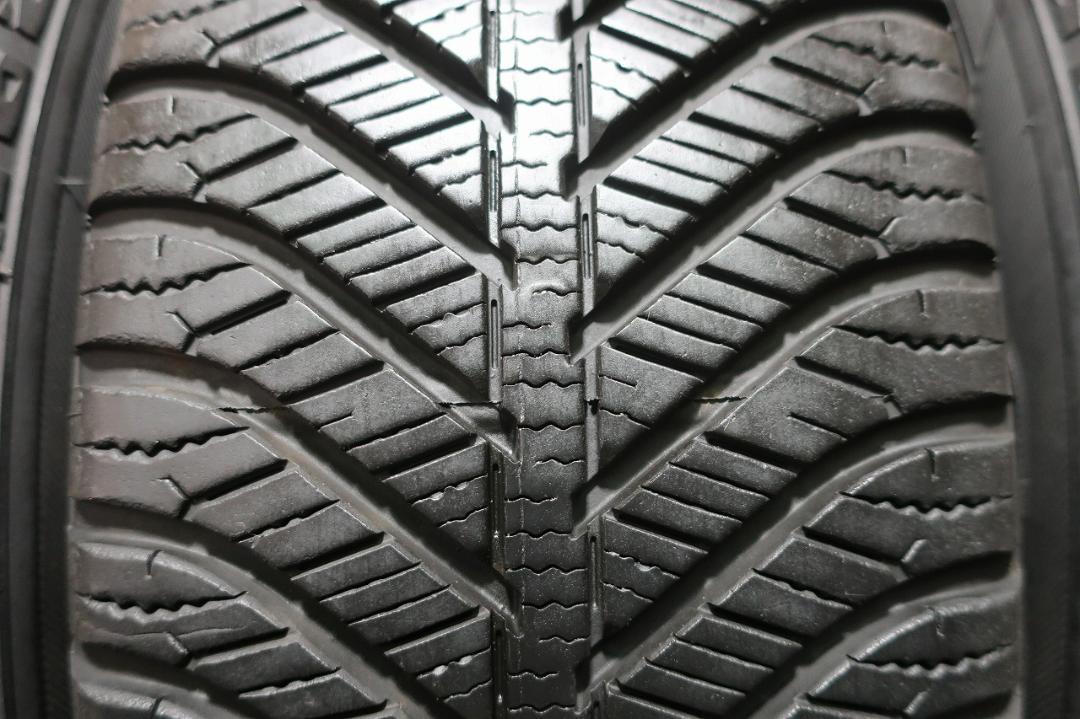 davie様送料込　グッドイヤー　ベクター　4Seasons　205/65R15