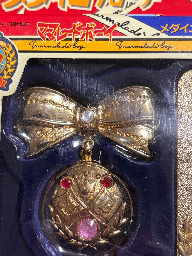 ママレード・ボーイ　メダイユブローチ