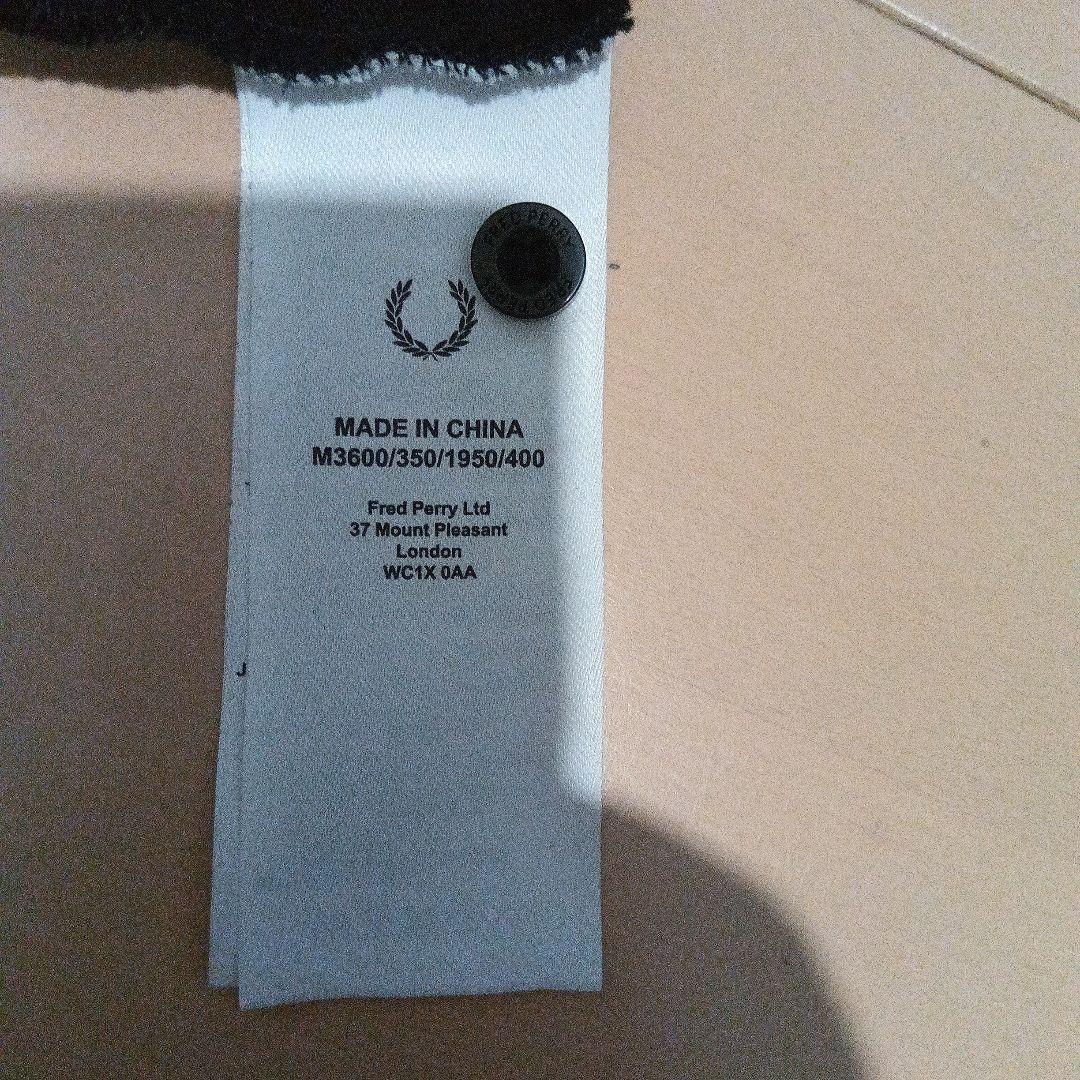 FRED PERRY ブラックポロシャツ ストライプ付き
