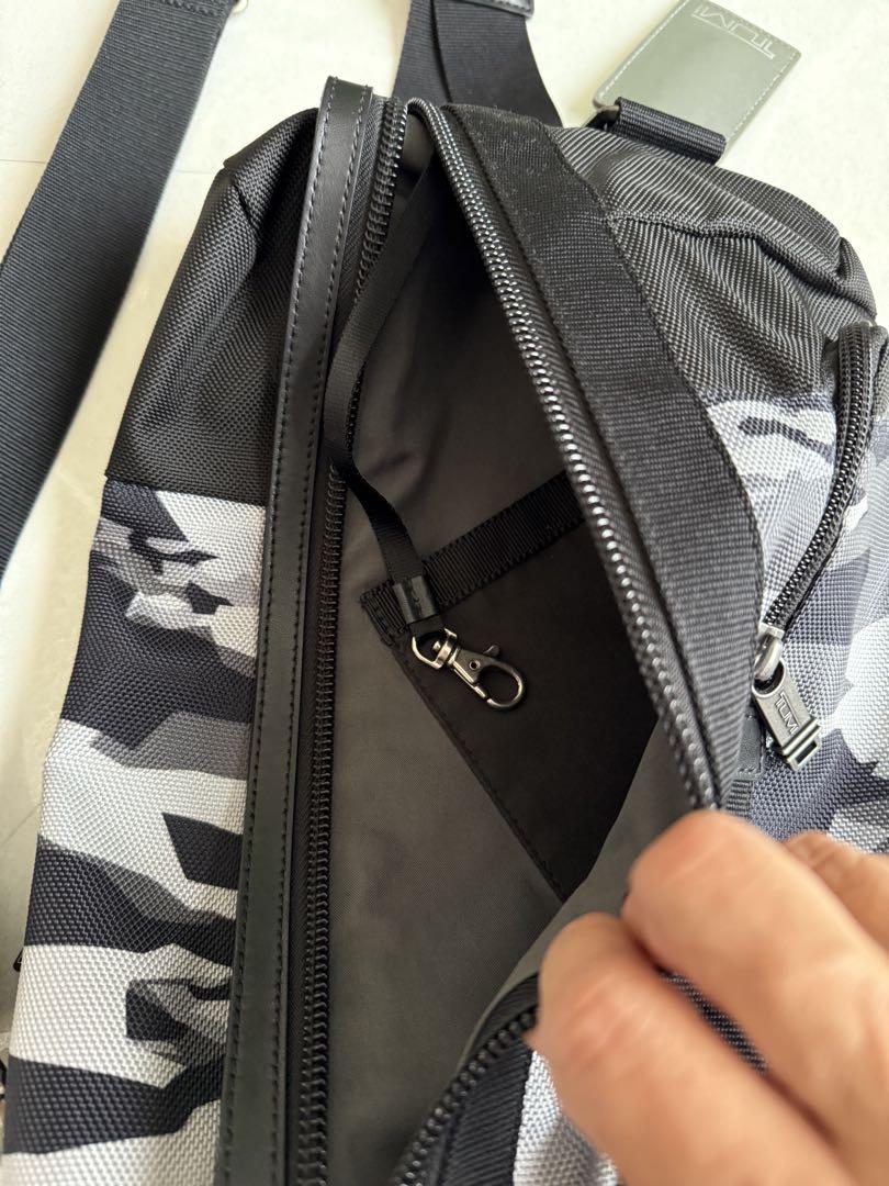 TUMI  トゥミ 
Morado Sling Pack ショルダーバッグ