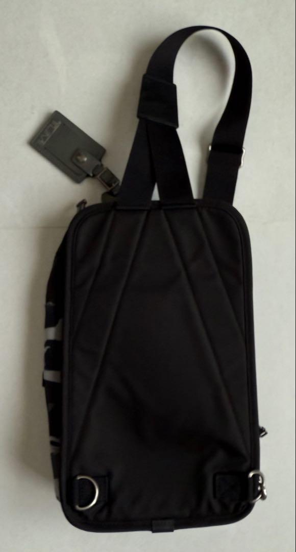 TUMI  トゥミ 
Morado Sling Pack ショルダーバッグ