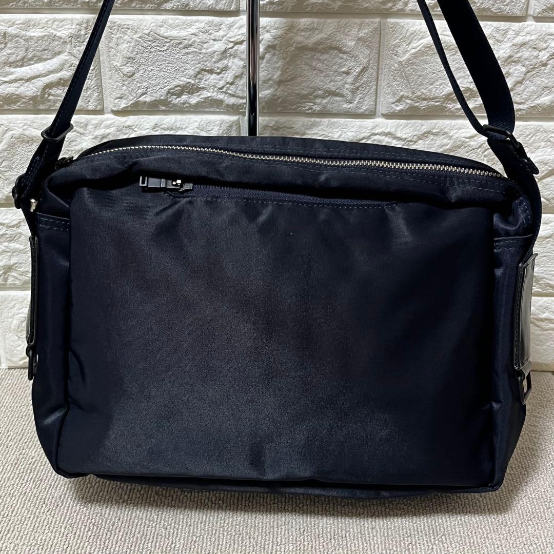 人気✨PORTER LIFT ポーター リフト ショルダーバッグ ネイビー 2層 人気✨PORTER LIFT ポーター リフト ショルダーバッグ ネイビー 2層